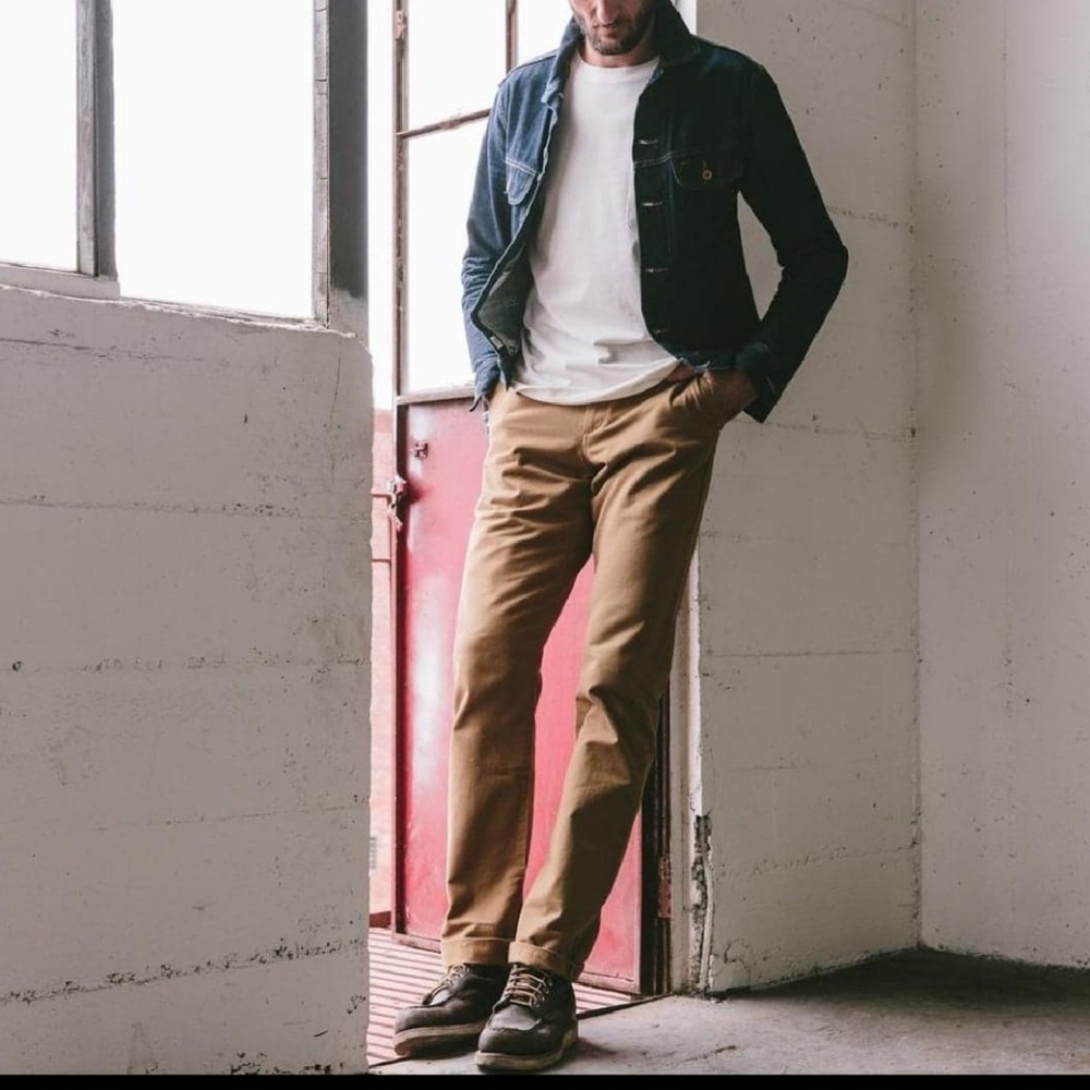 The slim chino in British khaki 30